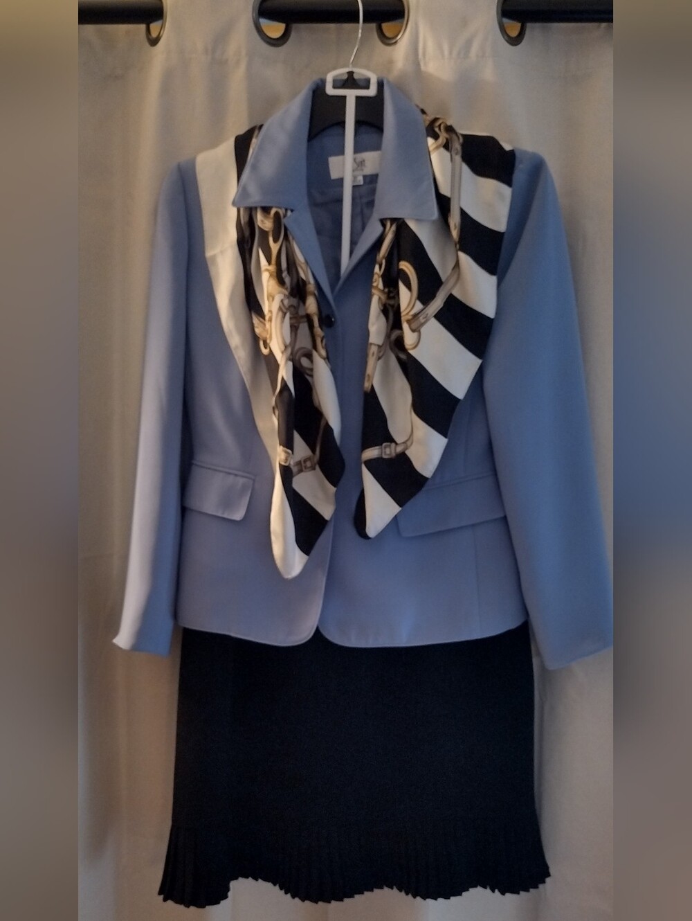 Two Toned Suit By Le Suit